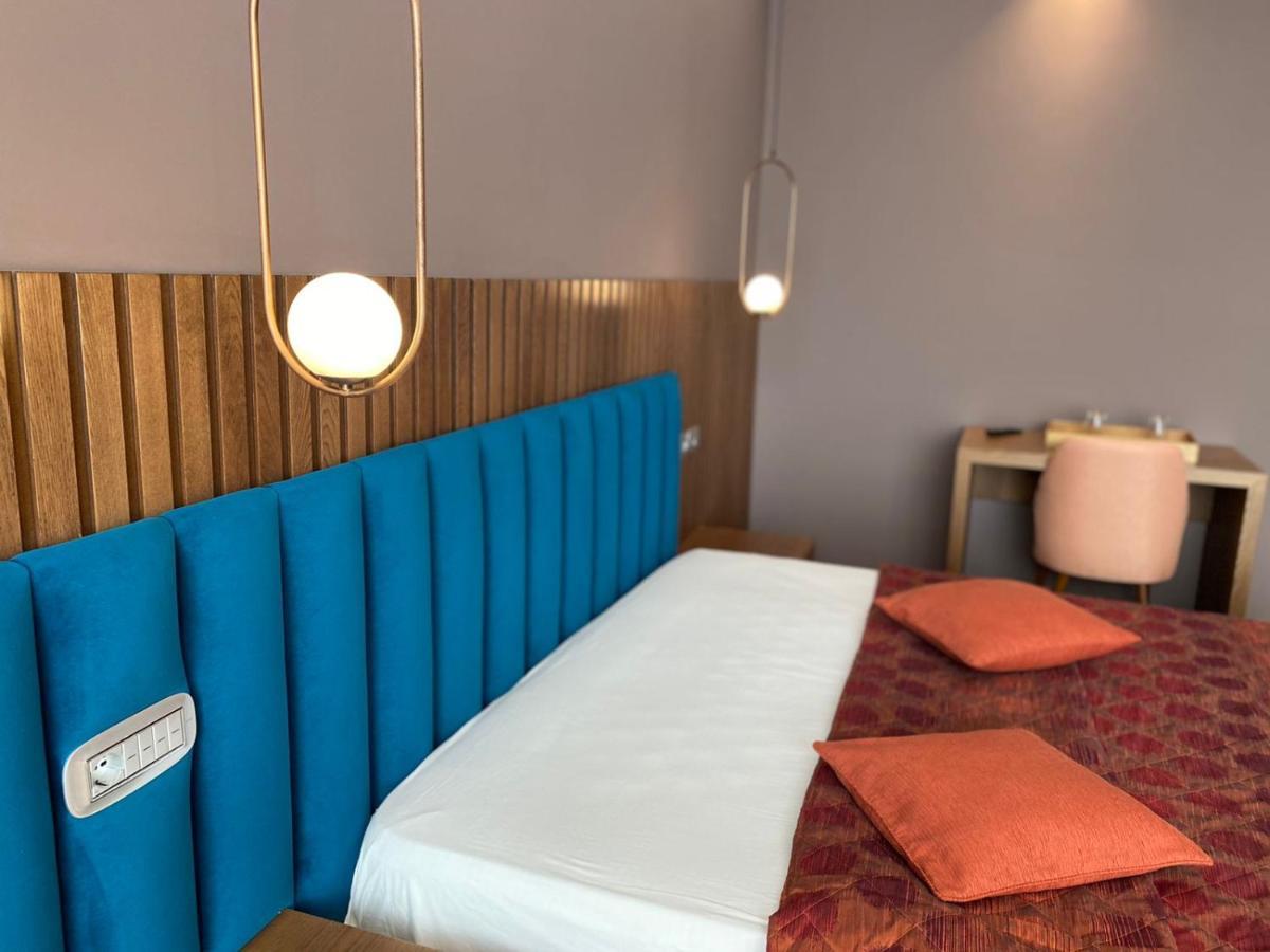Coco Hotel Tirana Esterno foto