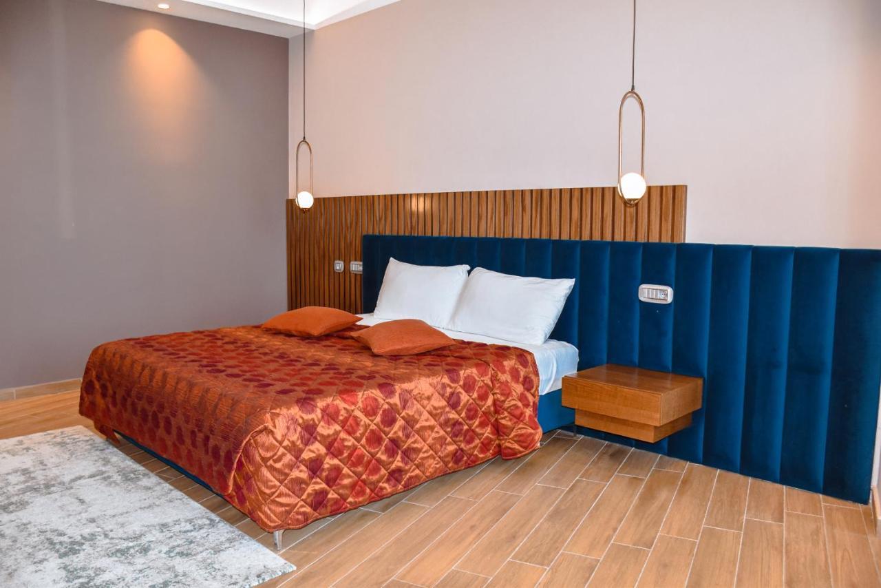Coco Hotel Tirana Esterno foto
